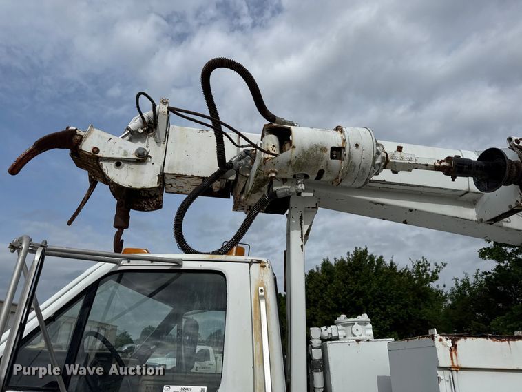 image for item DZ4429 1991 Ford F800 digger derrick truck