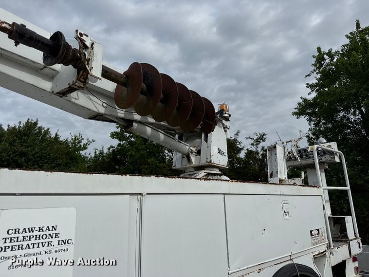 image for item DZ4429 1991 Ford F800 digger derrick truck