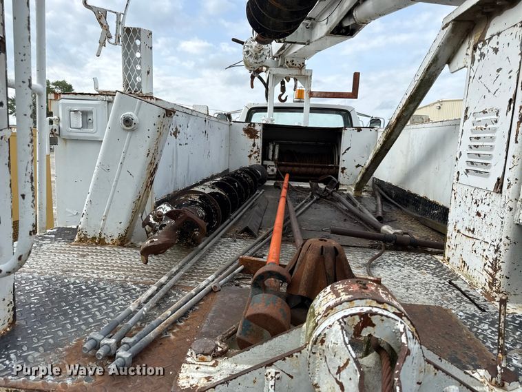 image for item DZ4429 1991 Ford F800 digger derrick truck