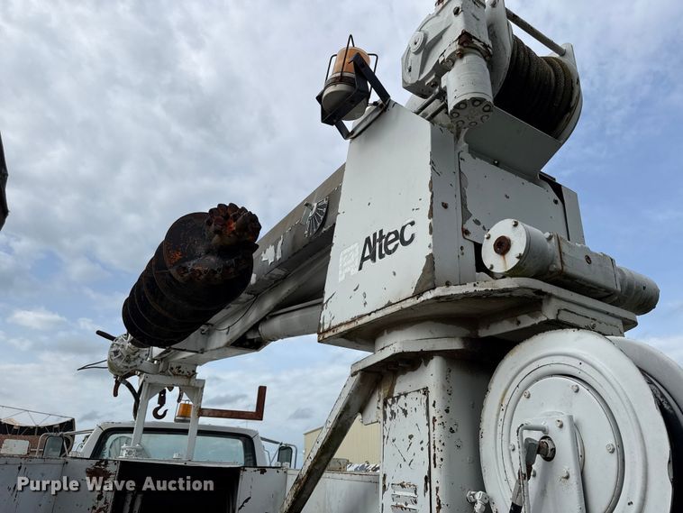image for item DZ4429 1991 Ford F800 digger derrick truck