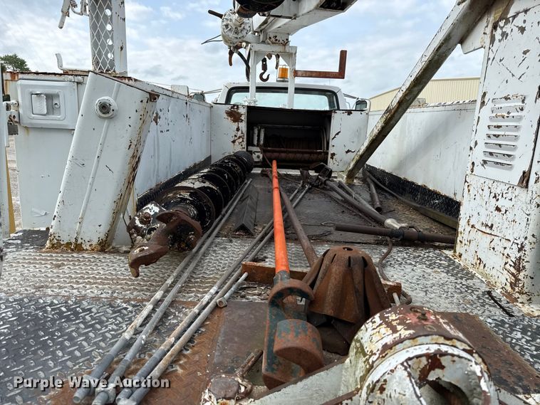 image for item DZ4429 1991 Ford F800 digger derrick truck