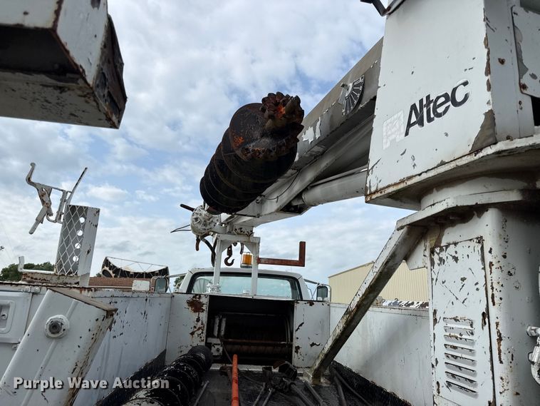 image for item DZ4429 1991 Ford F800 digger derrick truck