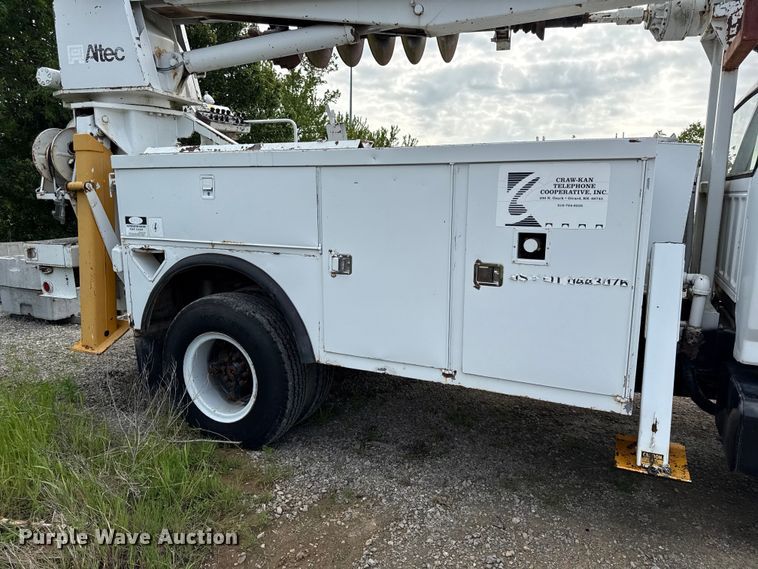 image for item DZ4429 1991 Ford F800 digger derrick truck