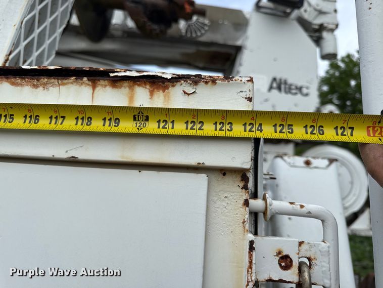 image for item DZ4429 1991 Ford F800 digger derrick truck