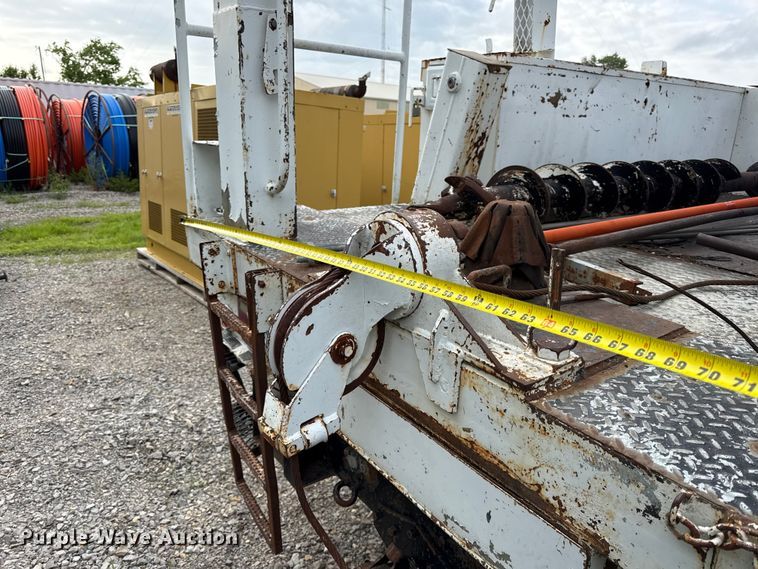 image for item DZ4429 1991 Ford F800 digger derrick truck
