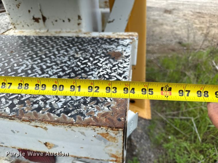 image for item DZ4429 1991 Ford F800 digger derrick truck