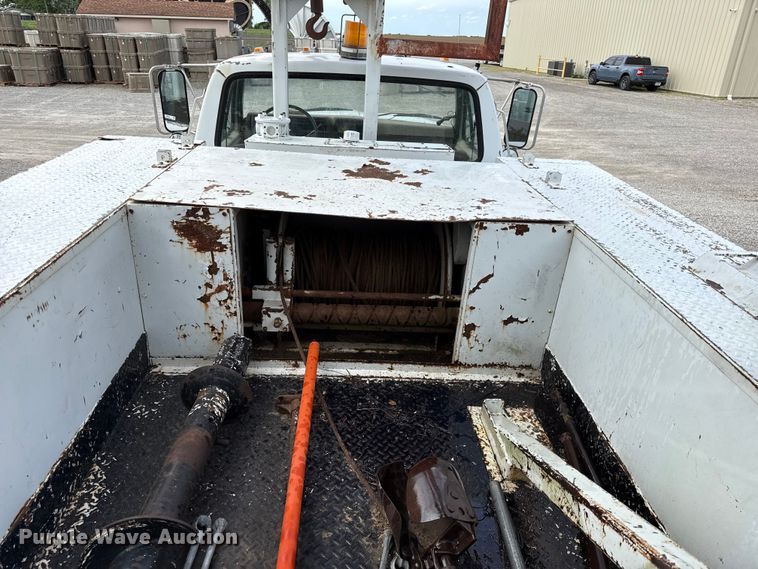 image for item DZ4429 1991 Ford F800 digger derrick truck