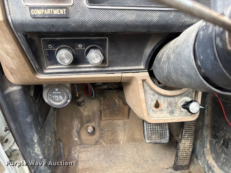 image for item DZ4429 1991 Ford F800 digger derrick truck