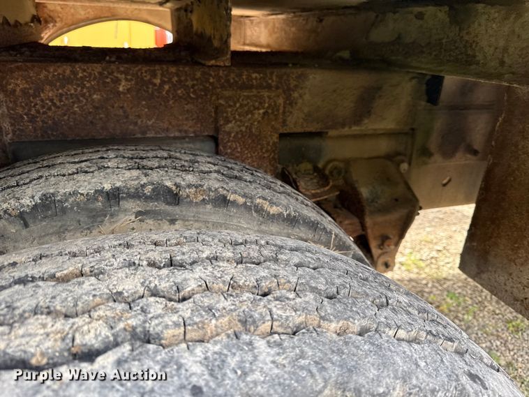 image for item DZ4429 1991 Ford F800 digger derrick truck