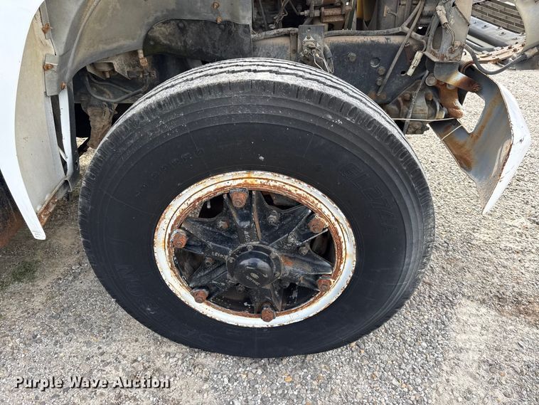 image for item DZ4429 1991 Ford F800 digger derrick truck