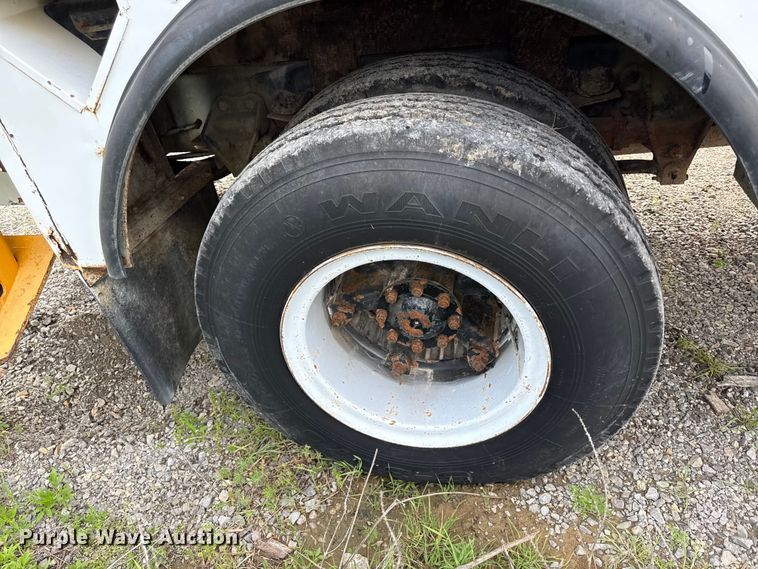 image for item DZ4429 1991 Ford F800 digger derrick truck