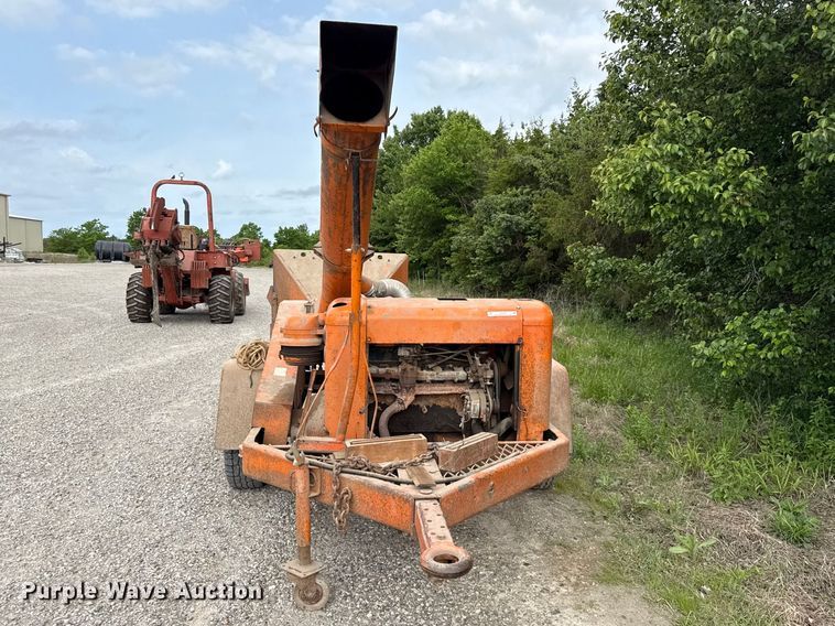 image for item DZ4430 Wood chuck Chipper wood chipper