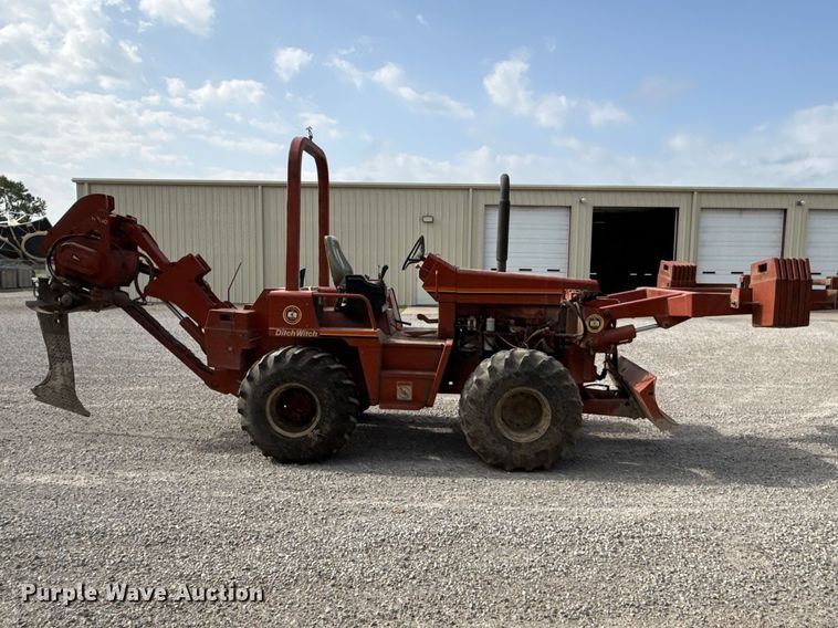image for item DZ4433 1992 Ditch Witch 7520 vibratory cable plow