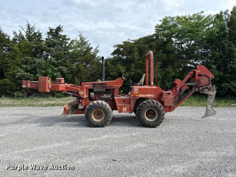 image for item DZ4433 1992 Ditch Witch 7520 vibratory cable plow