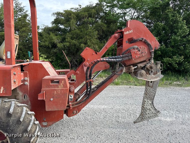 image for item DZ4433 1992 Ditch Witch 7520 vibratory cable plow