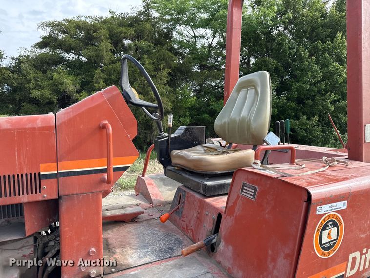 image for item DZ4433 1992 Ditch Witch 7520 vibratory cable plow