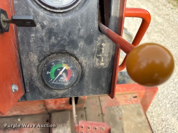 image for item DZ4433 1992 Ditch Witch 7520 vibratory cable plow