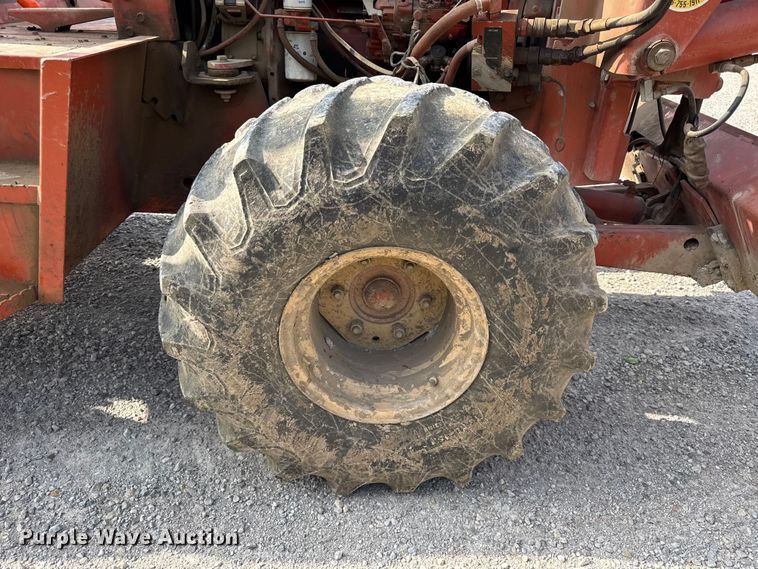 image for item DZ4433 1992 Ditch Witch 7520 vibratory cable plow