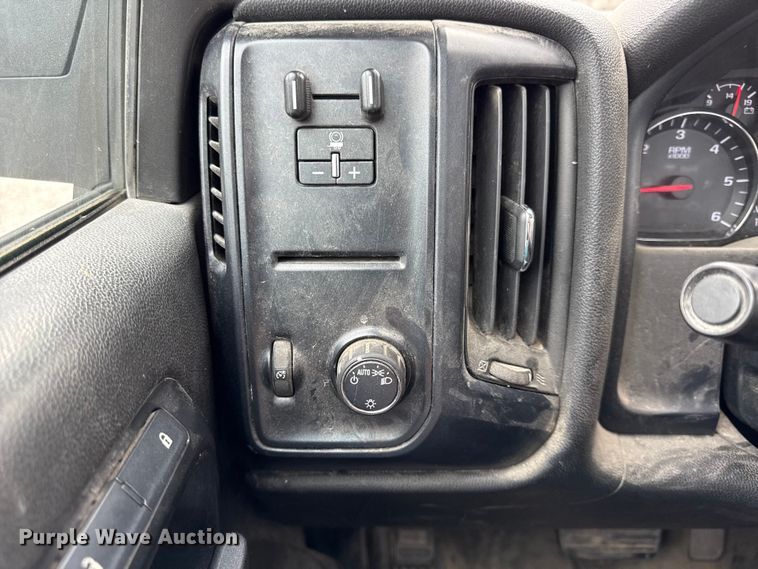 image for item DZ4434 2015 Chevrolet Silverado 2500 pickup truck