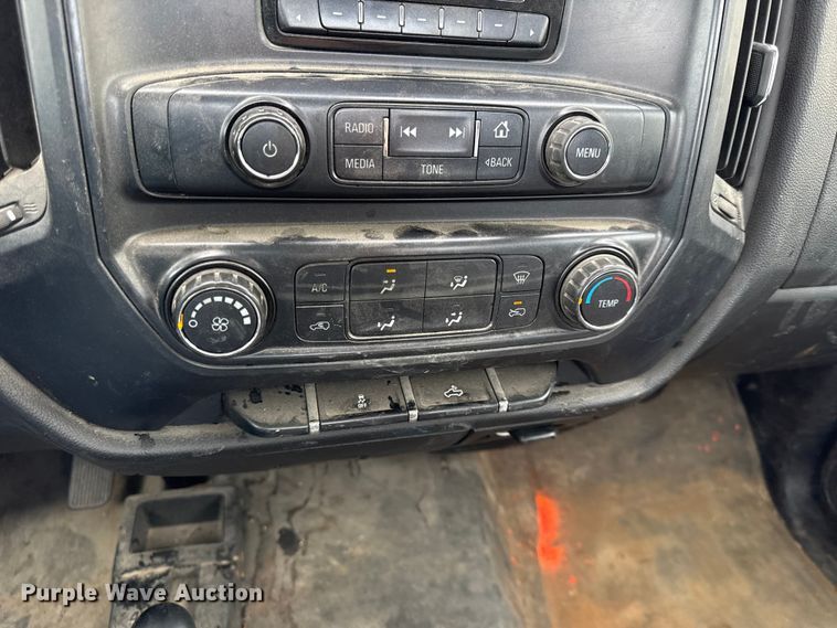 image for item DZ4434 2015 Chevrolet Silverado 2500 pickup truck