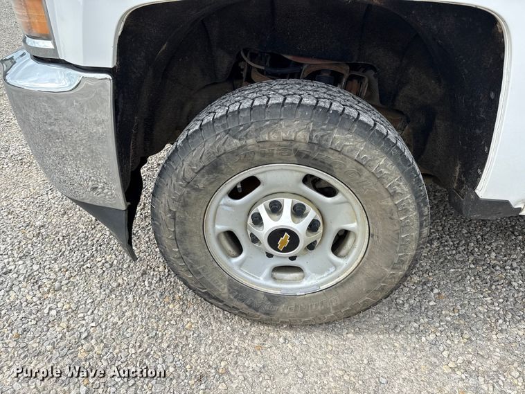 image for item DZ4434 2015 Chevrolet Silverado 2500 pickup truck