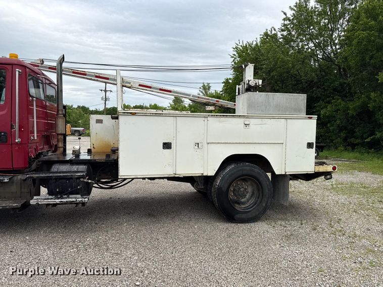 image for item DZ4459 2000 Freightliner FL80 utility / service truck