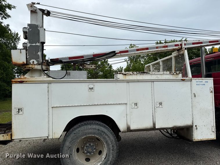 image for item DZ4459 2000 Freightliner FL80 utility / service truck