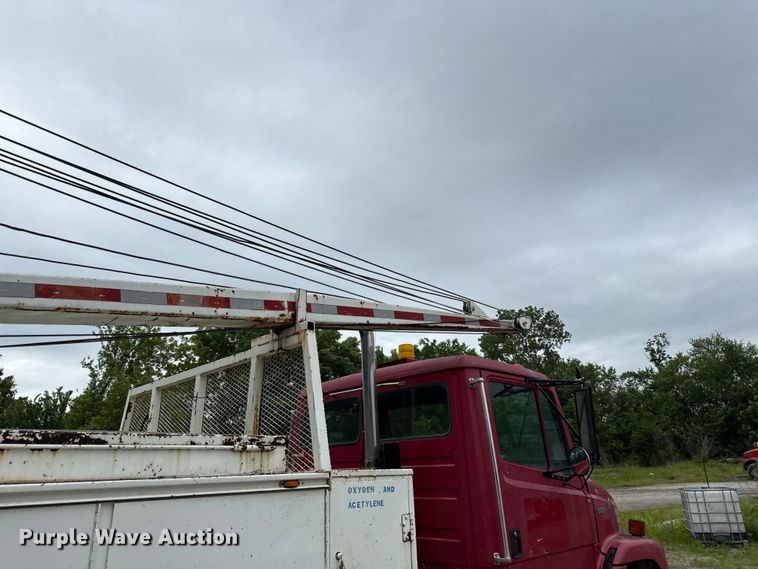 image for item DZ4459 2000 Freightliner FL80 utility / service truck