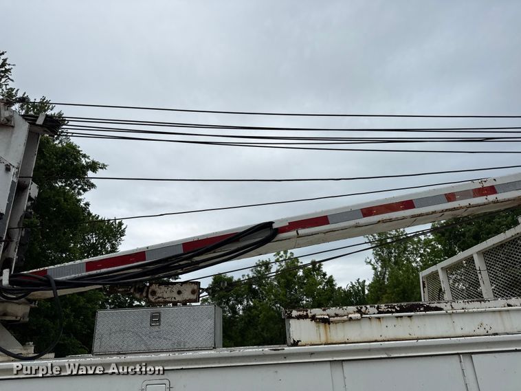 image for item DZ4459 2000 Freightliner FL80 utility / service truck