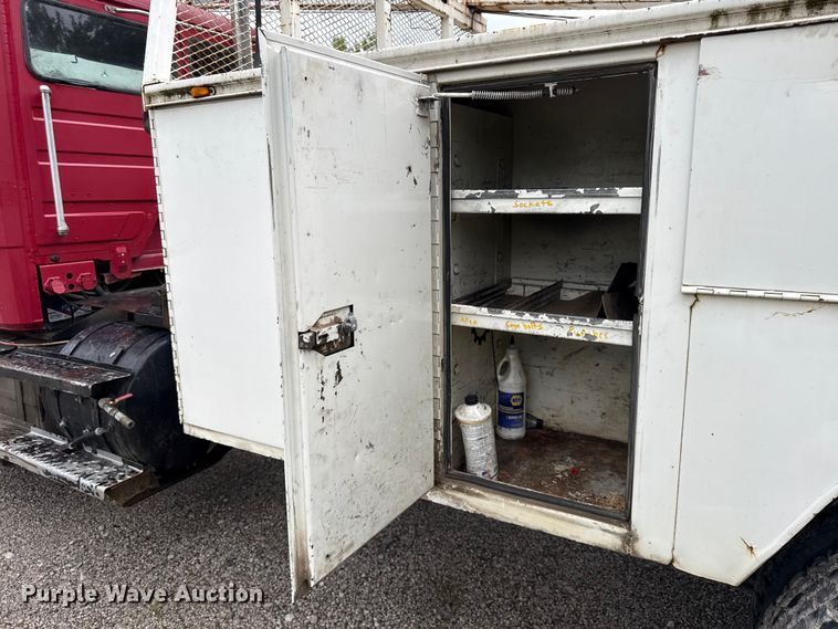image for item DZ4459 2000 Freightliner FL80 utility / service truck