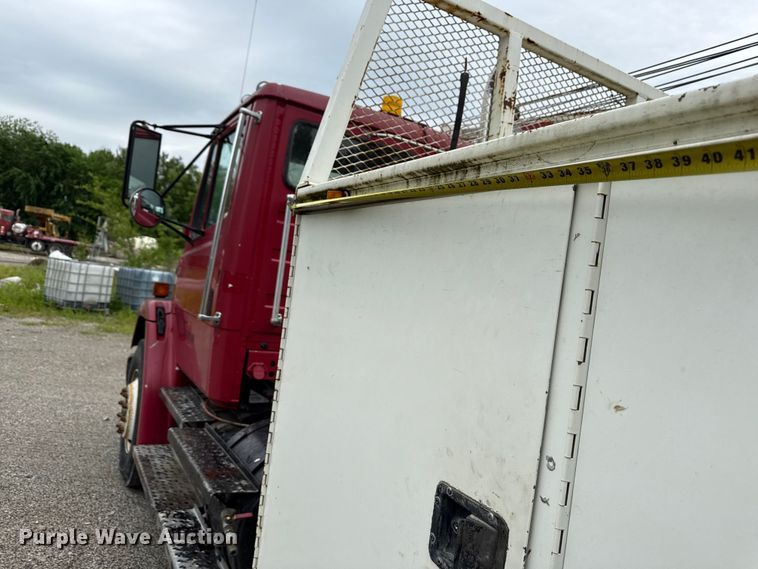 image for item DZ4459 2000 Freightliner FL80 utility / service truck