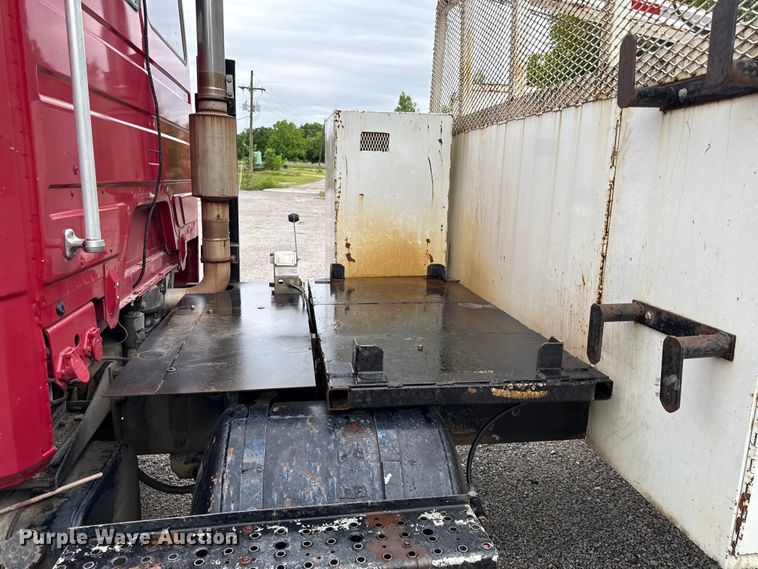 image for item DZ4459 2000 Freightliner FL80 utility / service truck