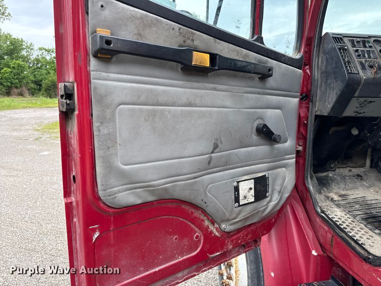 image for item DZ4459 2000 Freightliner FL80 utility / service truck