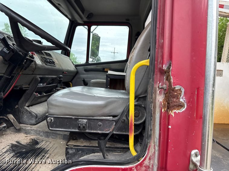 image for item DZ4459 2000 Freightliner FL80 utility / service truck