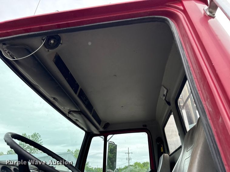 image for item DZ4459 2000 Freightliner FL80 utility / service truck
