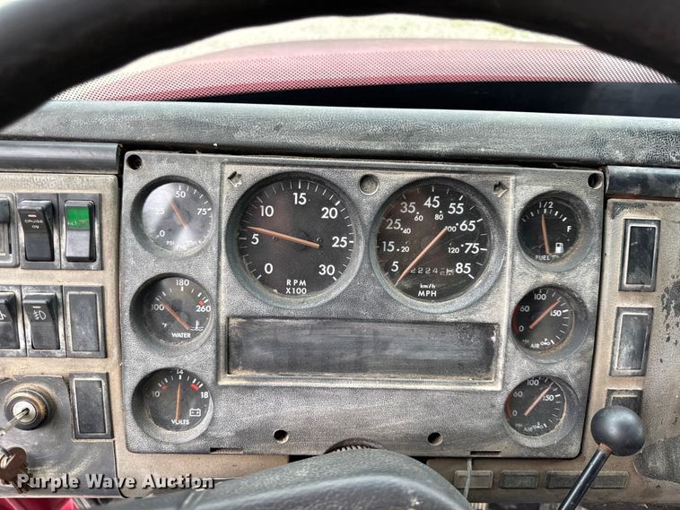 image for item DZ4459 2000 Freightliner FL80 utility / service truck