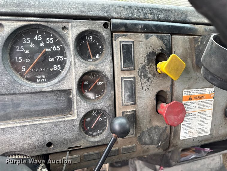 image for item DZ4459 2000 Freightliner FL80 utility / service truck