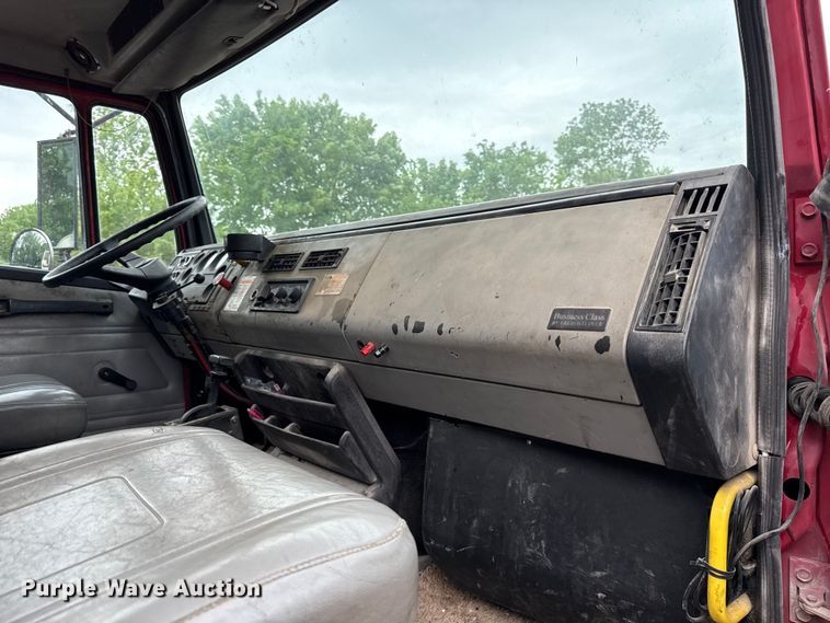 image for item DZ4459 2000 Freightliner FL80 utility / service truck