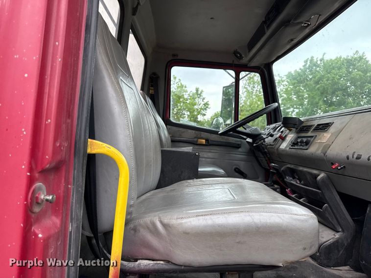 image for item DZ4459 2000 Freightliner FL80 utility / service truck