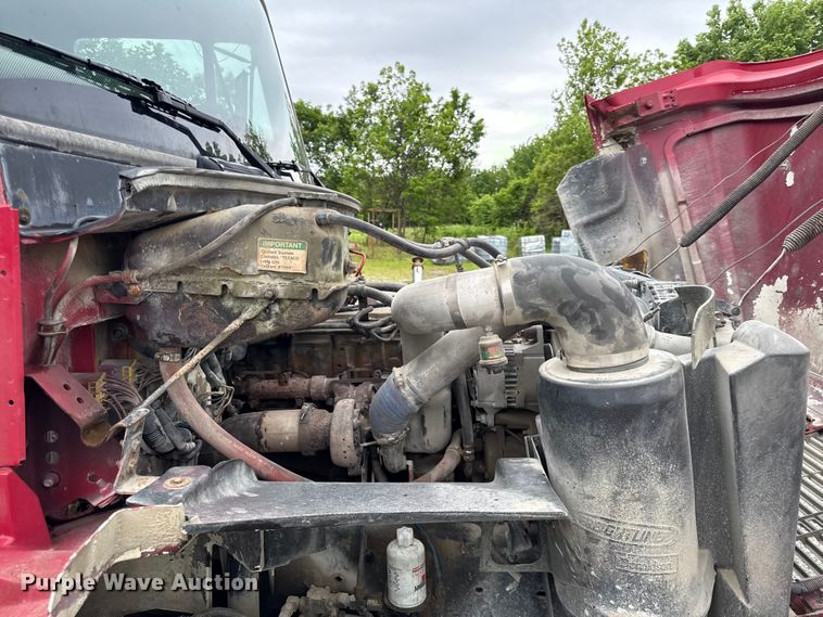 image for item DZ4459 2000 Freightliner FL80 utility / service truck