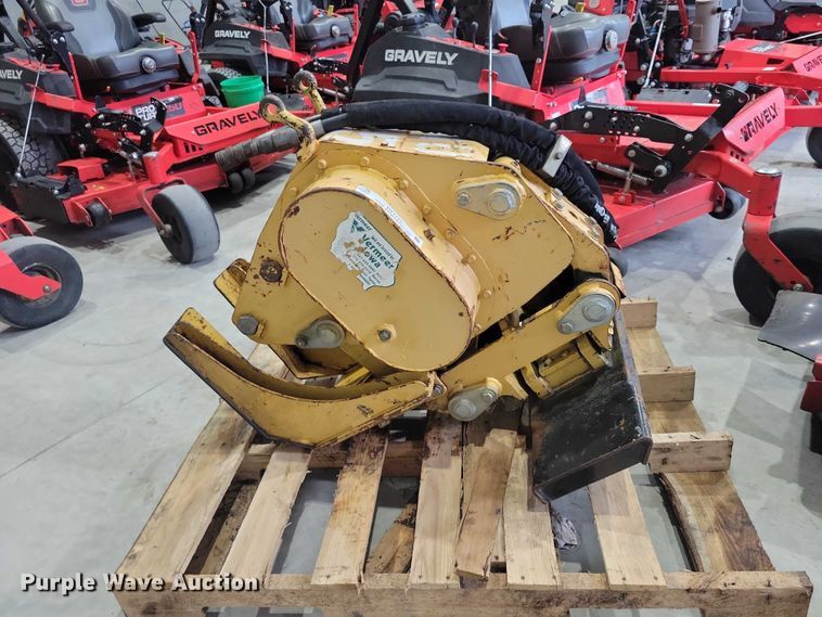 image for item DZ7115 Vermeer AU 25 vibratory plow