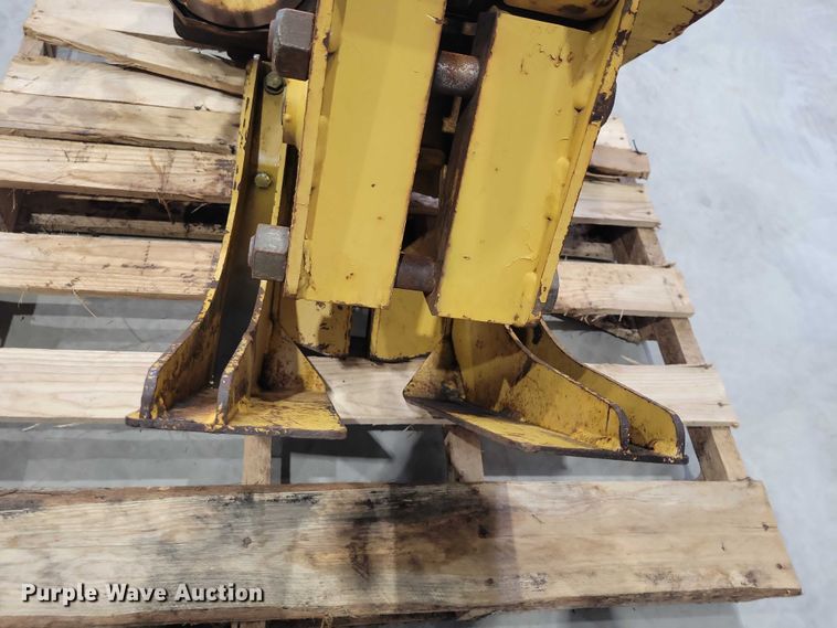 image for item DZ7115 Vermeer AU 25 vibratory plow