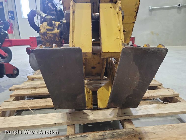 image for item DZ7115 Vermeer AU 25 vibratory plow