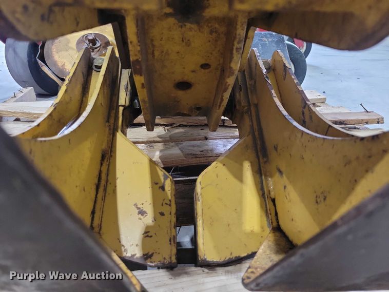 image for item DZ7115 Vermeer AU 25 vibratory plow