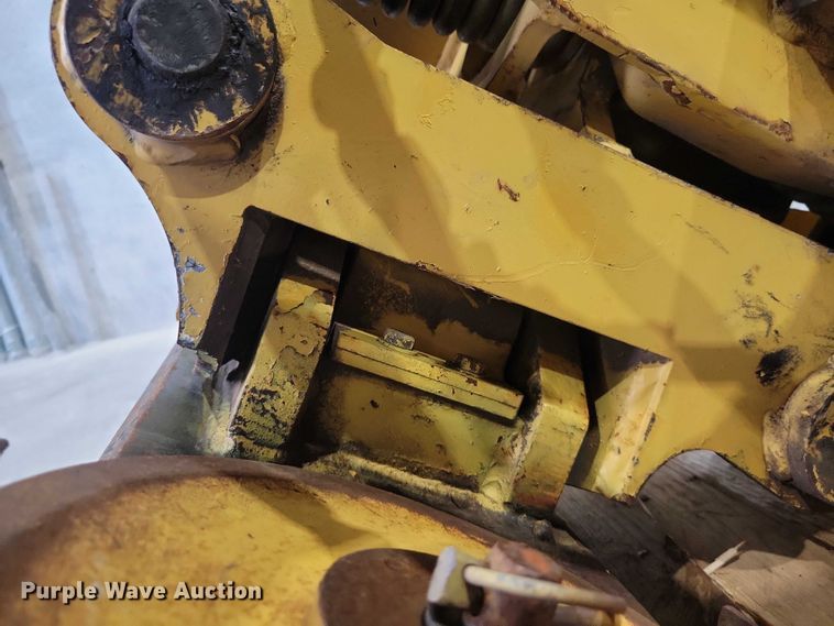 image for item DZ7115 Vermeer AU 25 vibratory plow