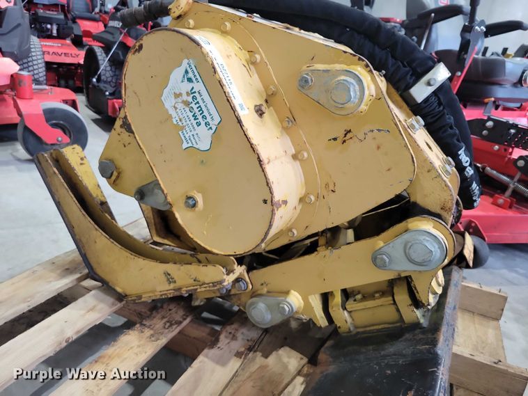 image for item DZ7115 Vermeer AU 25 vibratory plow