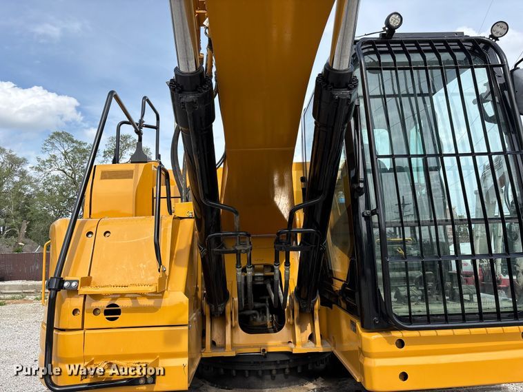 image for item EA4803 2021 Caterpillar 325 excavator