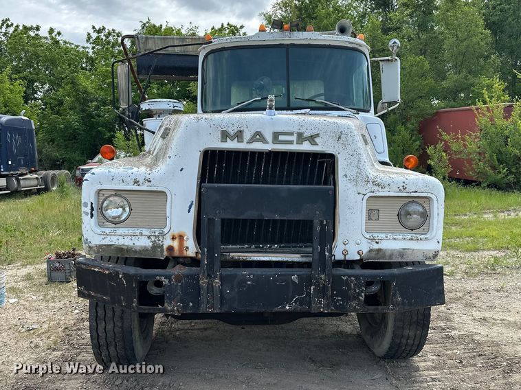image for item EA4883 1987 Mack DM685S roll-off container truck