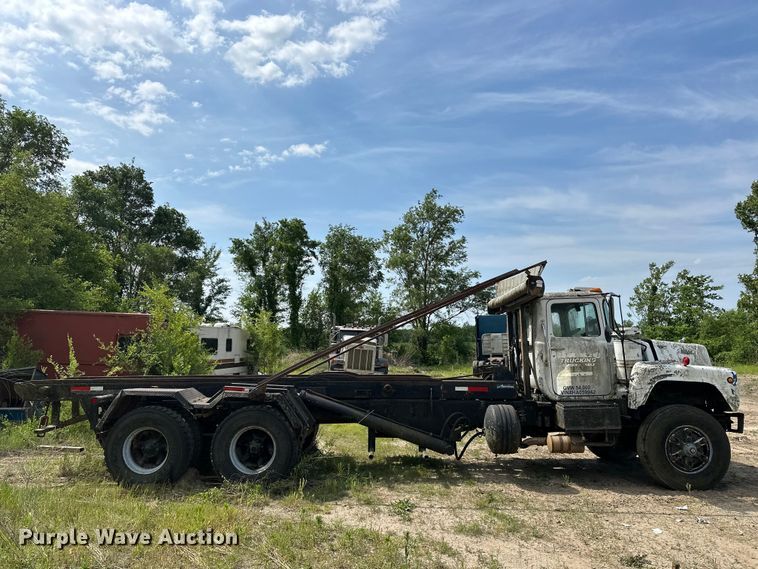image for item EA4883 1987 Mack DM685S roll-off container truck