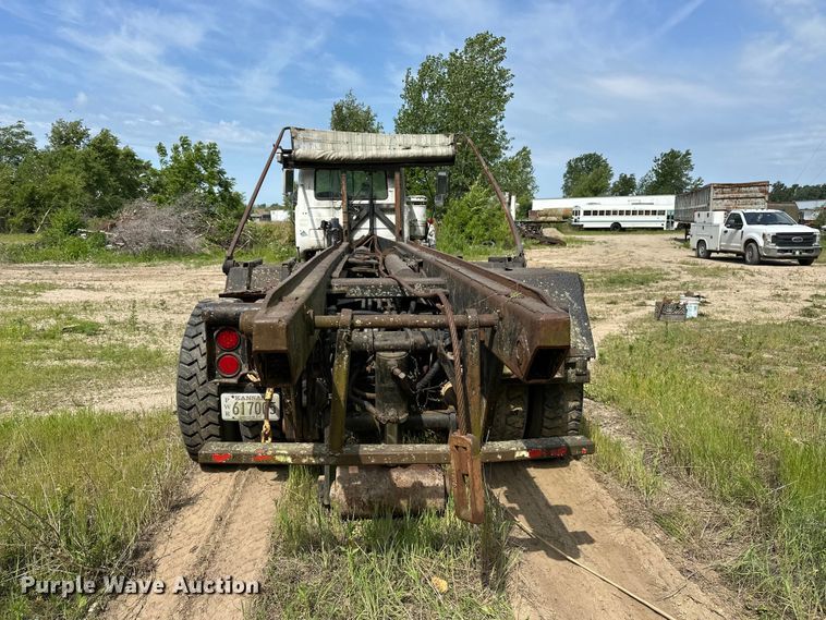 image for item EA4883 1987 Mack DM685S roll-off container truck
